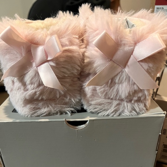 Infants Ugg Boots - Picture 2 of 3